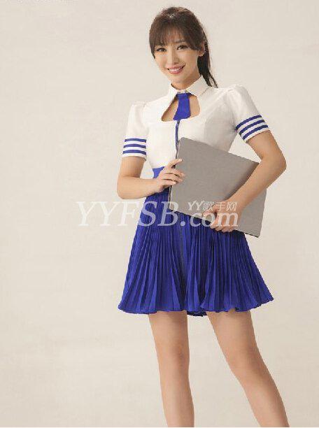 图组：柳岩性感百变制服诱惑 皮衣豹纹透视抹胸短裙