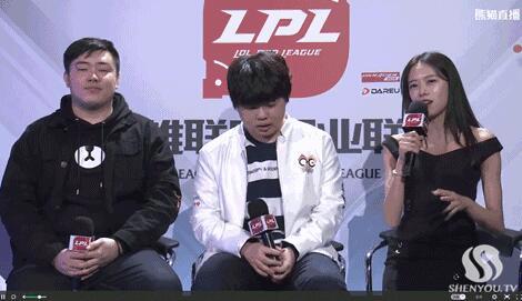 斗鱼主播lol解说骆歆个人资料简介，骆雨婷生活照衣服滑落GIF事件