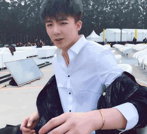抖音网红摩登兄弟的“宁哥”刘宇宁爆红 黑历史绯闻被曝光