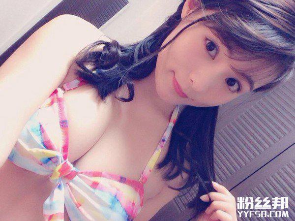 星名美津纪：超火爆中日混血美少女、爱玩鸟、爱自拍