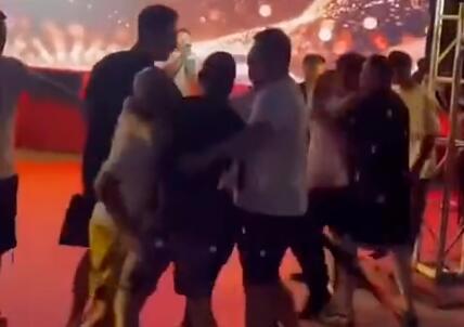 聚众斗殴：快手太原老葛活动浩南被打受伤，突袭者逃跑