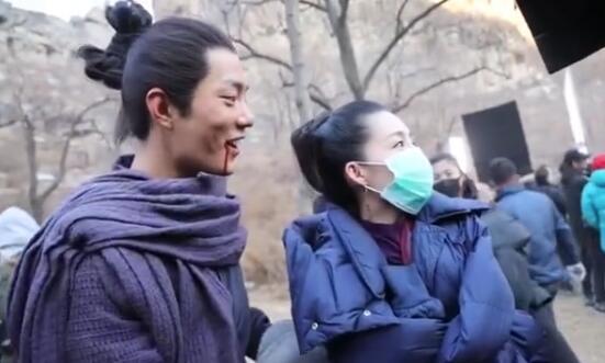 《诛仙Ⅰ》曝光片场肖战搂李沁脖子 这么亲密就不怕碧瑶吃醋吗