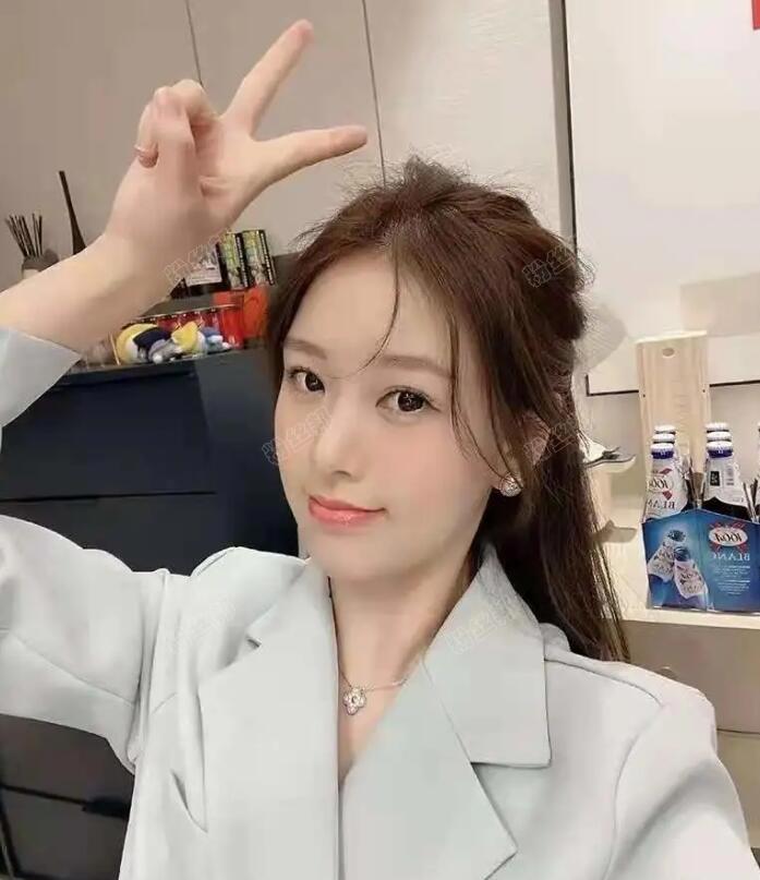 抖音女网红世妍sonya与4位男友同住酒店，海王世妍sonya定好闹钟分别约会