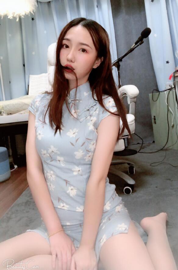 斗鱼贝拉小姐姐性感丝袜美腿福利自拍照套图 网友直呼腿玩年