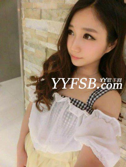 新女主持小悠的资料 LPL美女主持人小悠与你聊