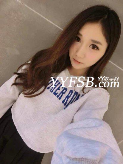 新女主持小悠的资料 LPL美女主持人小悠与你聊