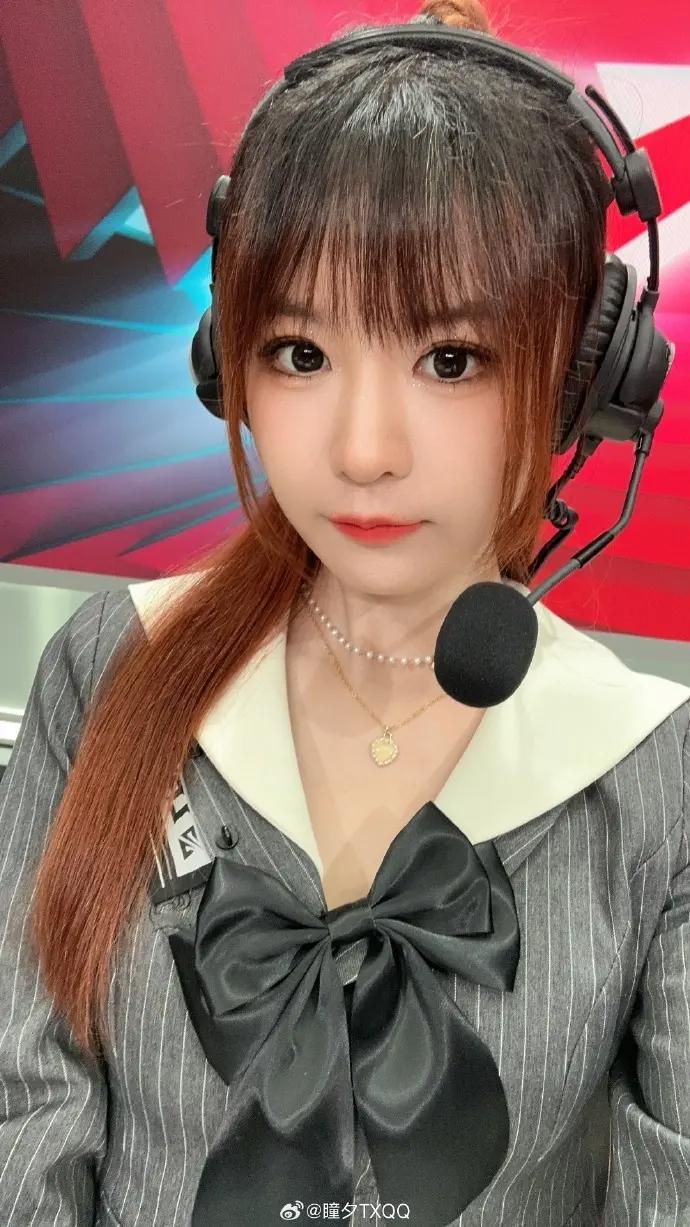 LOL女解说颜值排行榜:美貌与实力并存的电竞女神