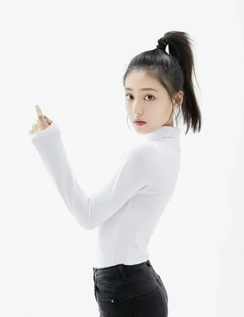 00后当红小花胡连馨被前男友曝不雅视频,疑是封神主演所为