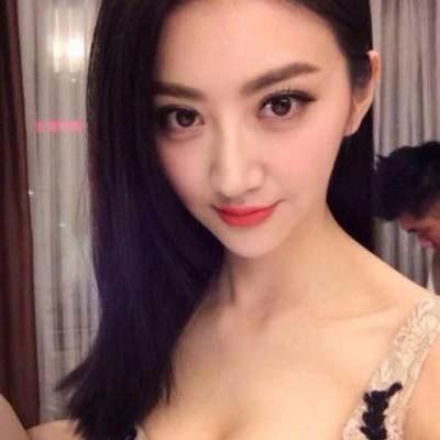 15岁的我和初恋女友在教室里偷吃了禁果