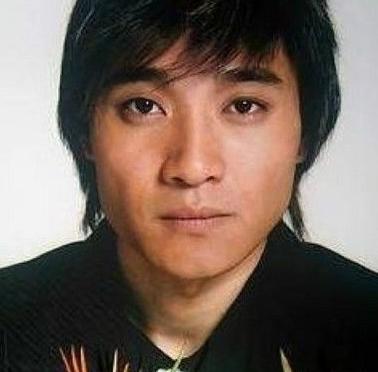 香妃刘丹15年前车祸去世内幕 被甩出车外体无完