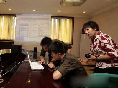 实拍传销窝点男女混居不堪入目