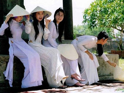 越南美女一大怪旗袍开叉到腰带