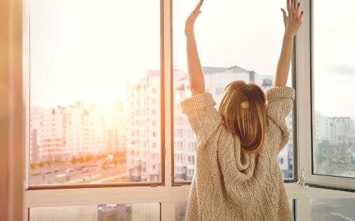 早晨起床“悠着点” 不宜做这4件事 把握住这关键5分钟