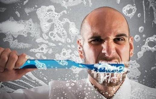 导致牙齿发黄的5大元凶 搭配这几种食物相当于“洗牙”