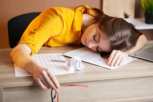 春吃1果、饮2水、按3穴，轻松应对春困秋乏