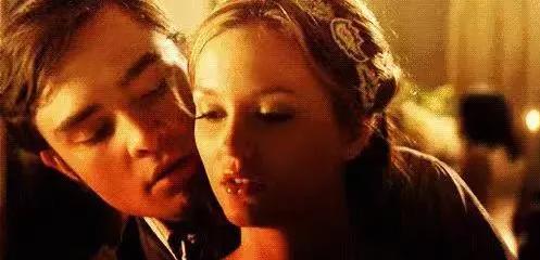 有一个敏感的女朋友是什么体验，光亲耳朵都能叫出来！