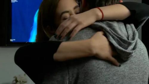 为什么女生接吻时会腿软