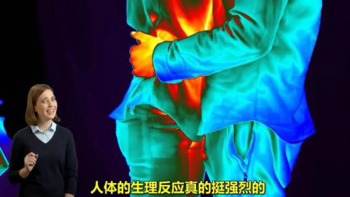 为什么女生接吻时会腿软