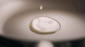 千万不要用黑色避孕套，否则 . . .