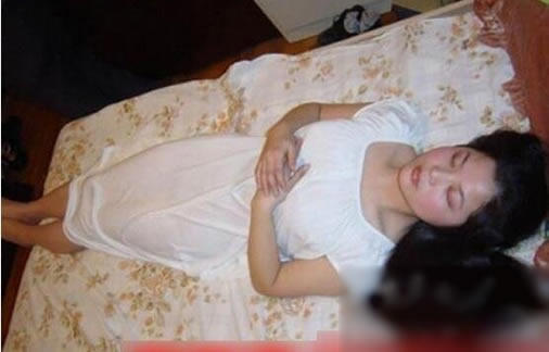 太平间死尸恐怖图片：一个关于真实太平间女尸图片