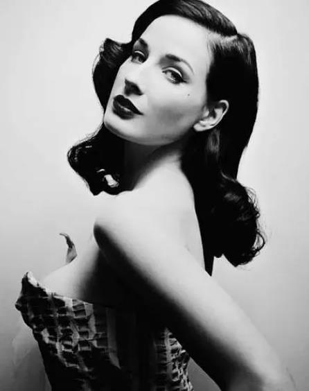 丰满又大的胸美女，世界十大最美胸部一览