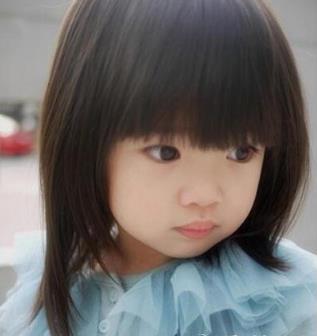 女孩剪什么短发发型好看，今年流行的小女孩发型图片