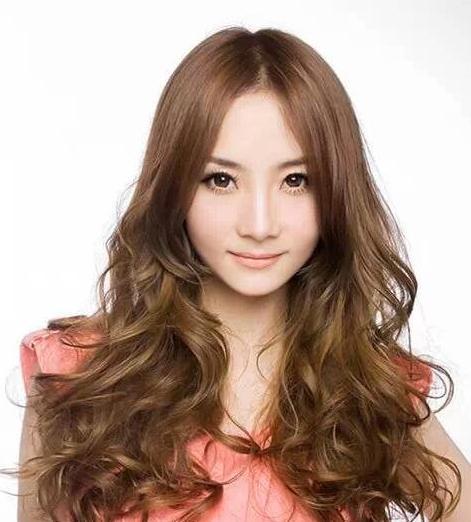 女生烫发发型图片：2017最流行的烫发倍有女神气质