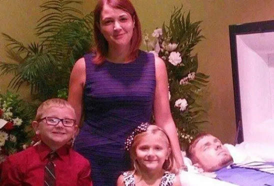 诡异的笑脸图片大全(1990微笑狗图片死了人真的吗)