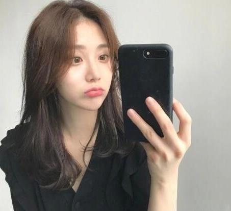 韩式微卷中长发图片：时髦girl都换上了微卷中长发