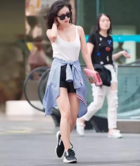 重庆最美女孩什么梗:重庆最美女孩吓人视频怎么回事