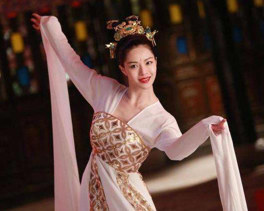 钟楚曦个人经历:芳华萧穗子饰演者钟楚曦个人资料