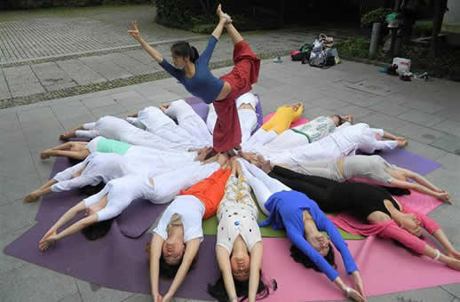 如何当瑜伽教练:想当瑜伽教练这里教你方法