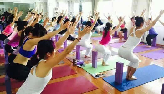 如何当瑜伽教练：想当瑜伽教练这里教你方法