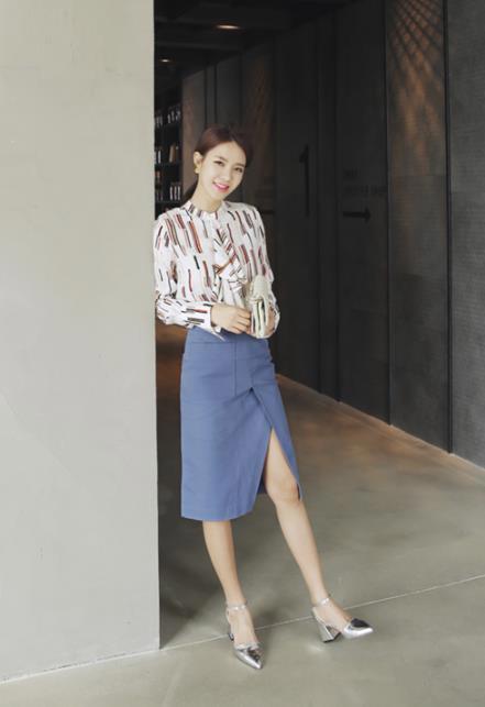 牛仔裙怎么搭配鞋子：选对鞋子秒变女王