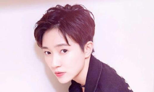 2019短发好看又美烫发图片：受欢迎的发型女图片