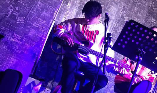 抖音我曾把完整的镜子打碎什么歌曲：歌手及歌词简介