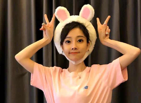 冯提莫为什么火这么快,冯提莫为什么不在斗鱼了