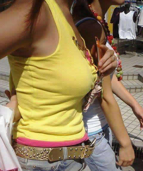 巨乳美女图片：街拍日本美女巨乳图