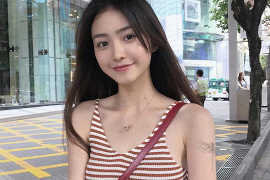 网络红人七七微博名称:duebass七七私房照及男友简介