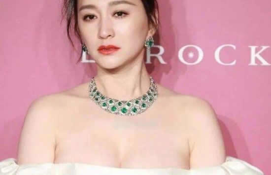 柳岩胸围多大 盘点娱乐圈爆乳女星有哪些