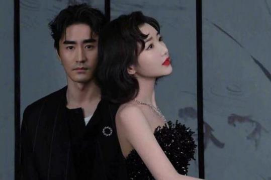 杨玏王玉雯挽手搂腰出行的新恋情，杨玏演的赵康是什么电视剧