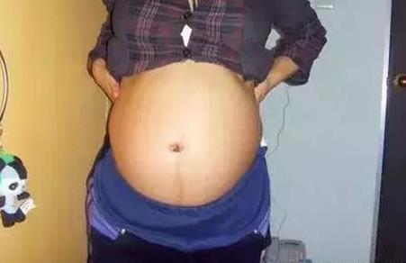 怀男孩的孕妇肚子图：怀男宝孕妈肚形图