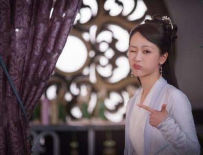白素贞扮演者有几位：鞠婧祎杨紫刘涛赵雅芝版...