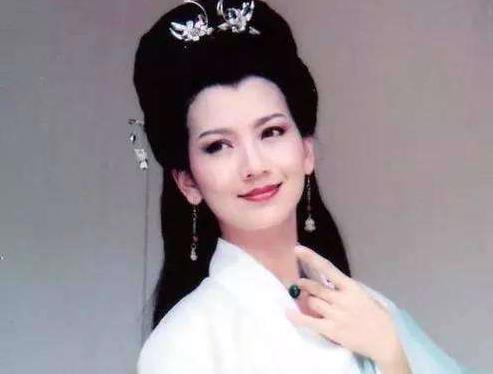 白素贞扮演者有几位：鞠婧祎杨紫刘涛赵雅芝版...