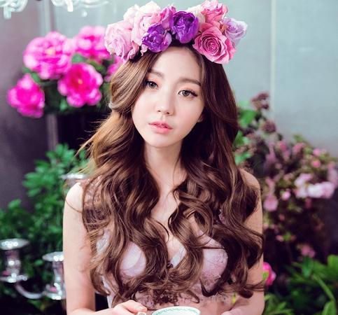 中长卷发发型图片2017：深受女神喜爱的中长卷发图片