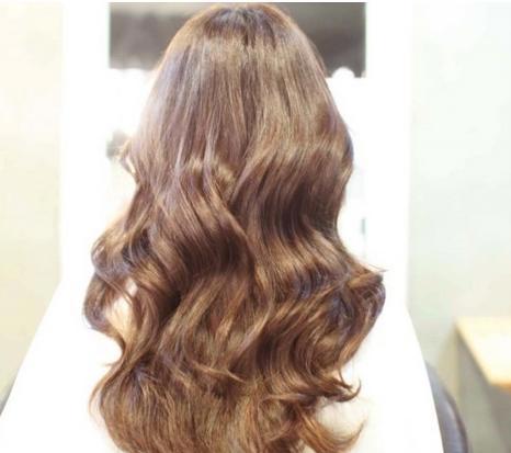 中长卷发发型图片2017：深受女神喜爱的中长卷发图片