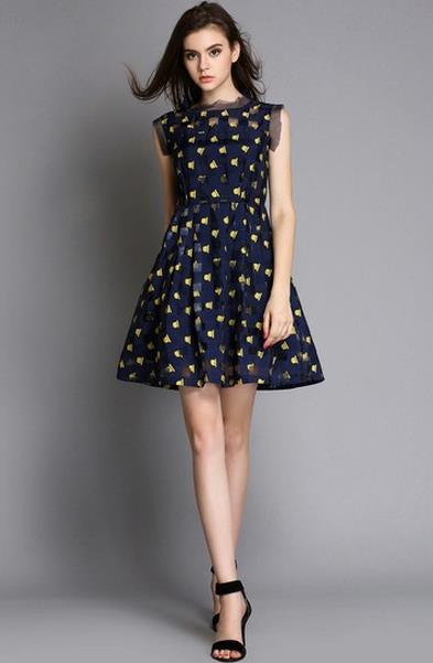 夏季服装搭配图片女装：温柔了女人，惊艳了夏季