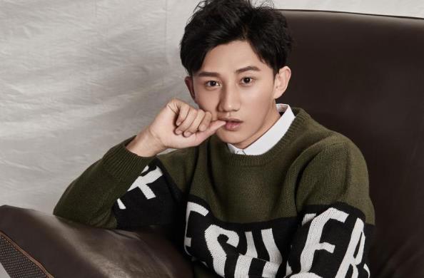 梁振伦的女朋友是谁,梁振伦今年多大了