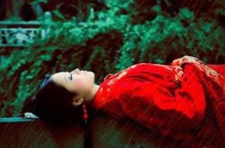 恐怖鬼歌红嫁衣:揭嫁衣背后的故事(红嫁衣原版歌曲试听)