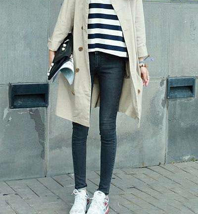 风衣配什么裤子好看女：风衣搭配技巧跟随潮流脚步